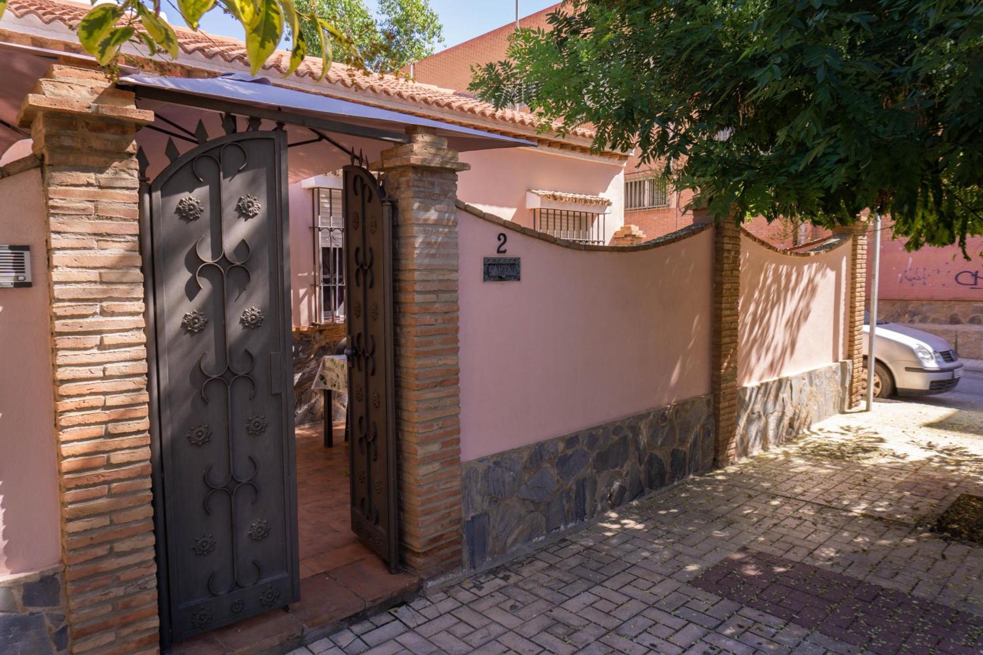 Вілла Beautiful Malaga House - Holidays Екстер'єр фото
