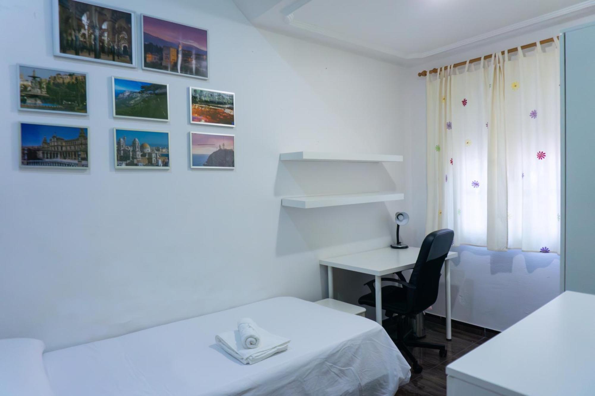 Вілла Beautiful Malaga House - Holidays Екстер'єр фото